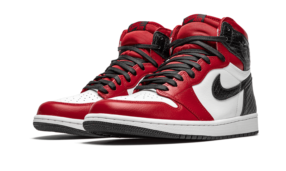 https://cdn.shopify.com/s/files/1/2358/2817/products/Wethenew-Sneakers-France-Air-Jordan-1-Retro-High-Satin-Snake-Chicago-2.png?v=1599729559